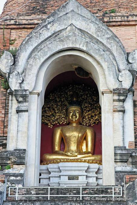 Buddha sitting in niche, Wat Chedi Luang, Chiang Mai - Thailand