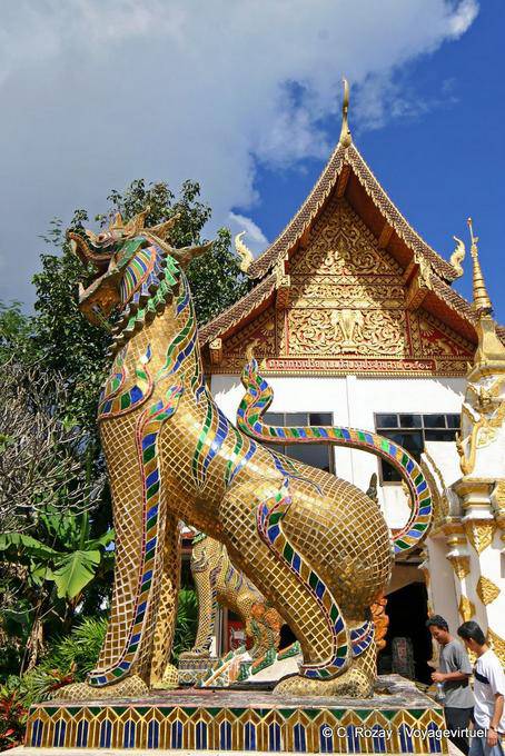 Guardian lion statue, Wat Doi Suthep, Chiang Mai - Thailand