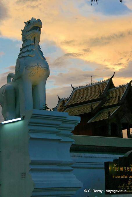 The Keeper of the entrance, Wat Phra Singh, Chiang Mai - Thailand