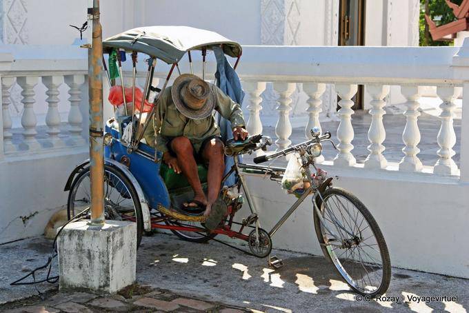 Rickshaw waiting, Wat Phra Singh, Chiang Mai - Thailand