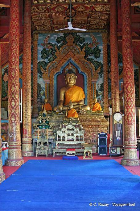 Other Buddhist altar, Wat Phra Singh, Chiang Mai - Thailand
