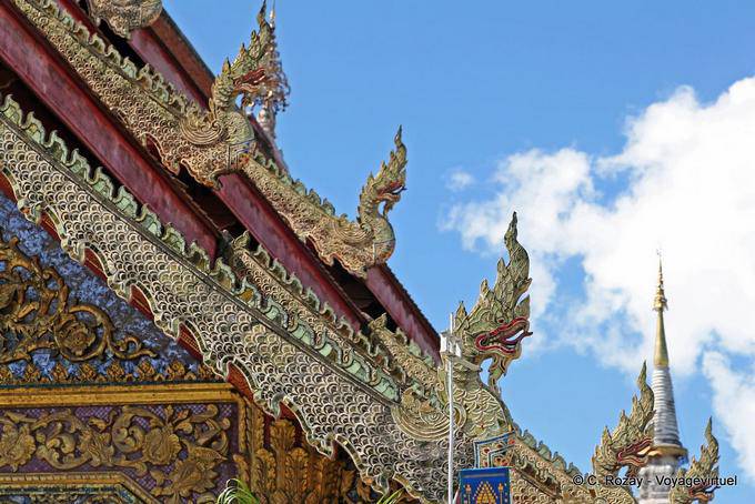 Dragons at the end of the roof, Wat Phra Singh, Chiang Mai - Thailand