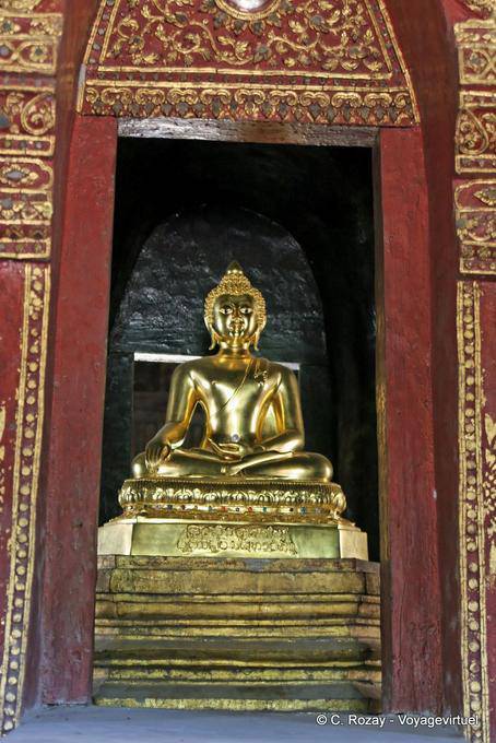 Golden Buddha niche, Wat Phra Singh, Chiang Mai - Thailand