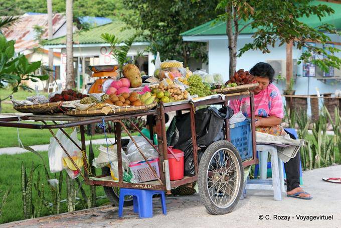 Hawker fruits, Koh Phi Phi - Thailand