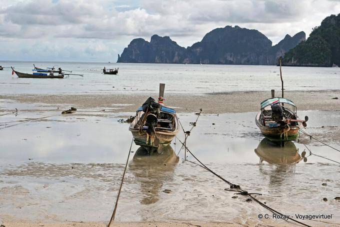 Boats in Tonsai Bay at low tide, Koh Phi Phi - Thailand