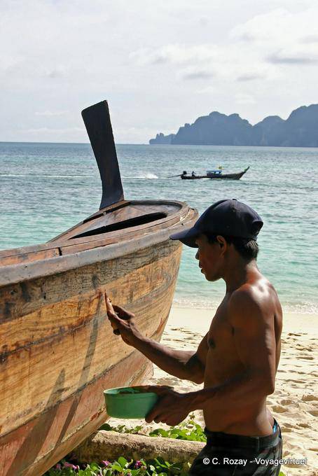 Boat maintenance, Koh Phi Phi - Thailand