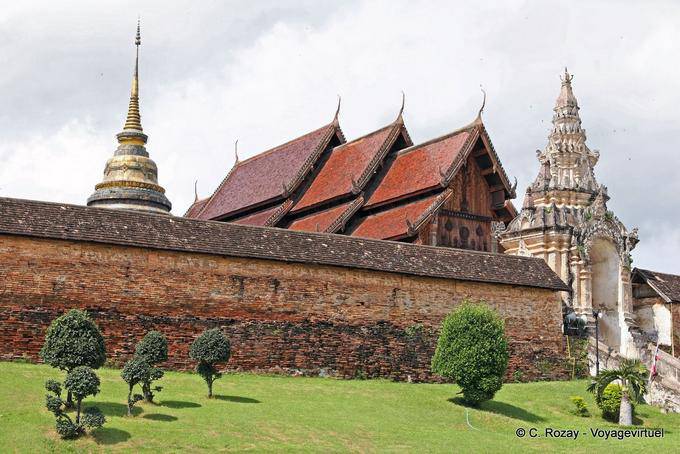 Exterior Wat Phra That Lampang Luang - Thailand