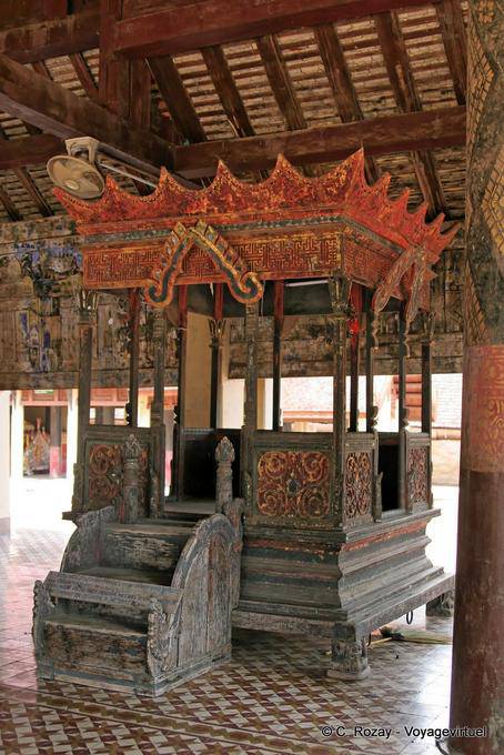 Ancient throne, Wat Phra That Lampang Luang (Lampang) - Thailand