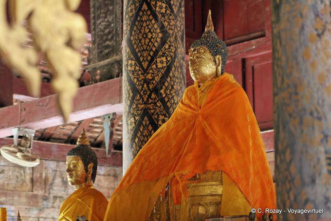 Buddha image in the Wihan Nam Tam, Lampang - Thailand