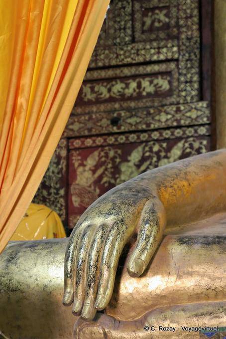 Buddha bhumisparsha hand-mudra, Lampang - Thailand