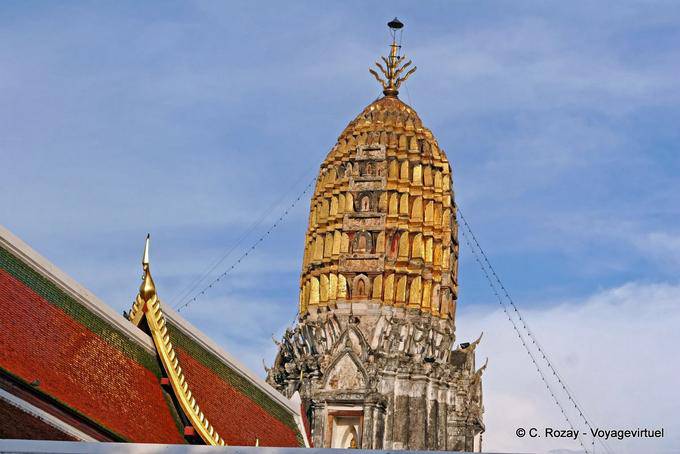 Another view of the prang, Wat Phra Sri Rattana Mahathat, Phitsanulok - Thailand