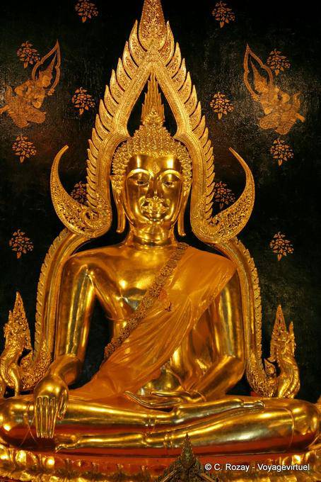 Phra Buddha Chinnarat close-up (พระพุทธ ชิน ราช), Wat Phra Sri Rattana Mahathat, Phitsanulok - Thailand
