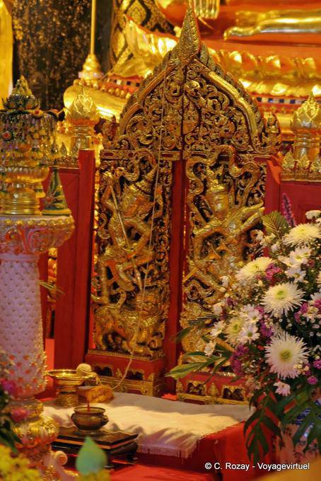 Decoration at the foot of the Buddha Chinnarat, Phra Sri Rattana Mahathat Wat, Phitsanulok - Thailand