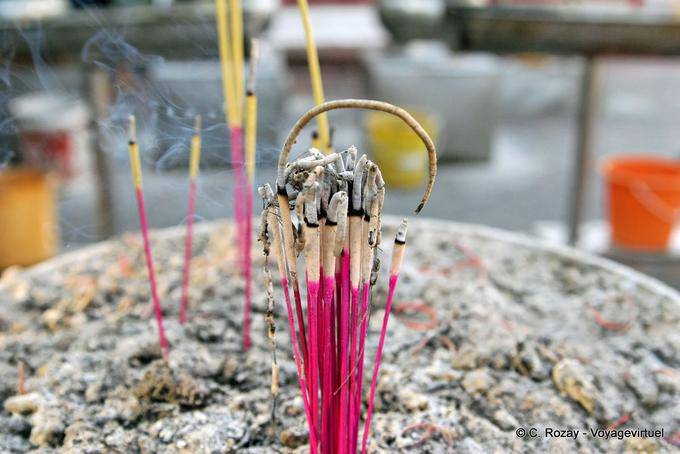 Wat Phra Si Rattana incense sticks Mahathat, Phitsanulok - Thailand
