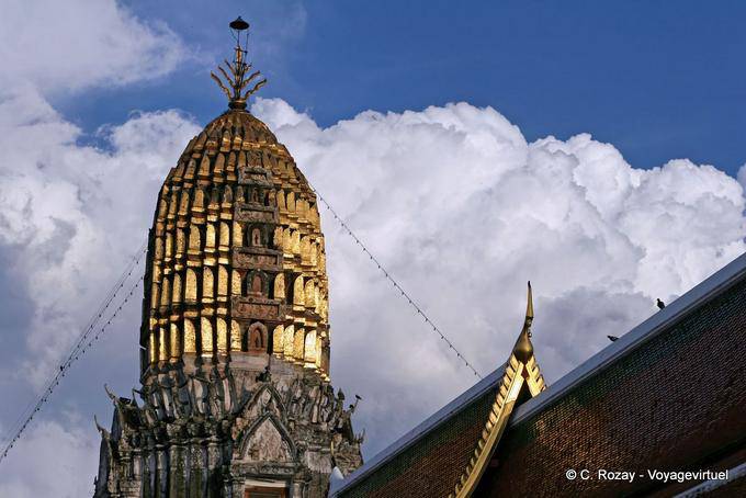 Prang in Khmer style dating back to the Ayutthaya period, Wat Phra Si Rattana Mahathat, Phitsanulok - Thailand