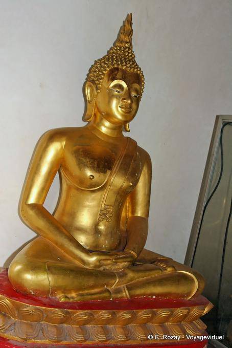 Position of meditation in the temple Wat Phra Si Rattana Mahathat, Phitsanulok - Thailand