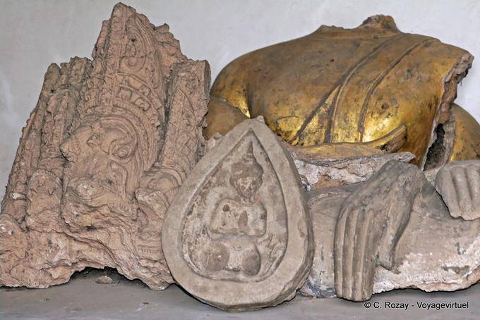 Broken antiques, Phra Sri Rattana Mahathat Wat, Phitsanulok - Thailand