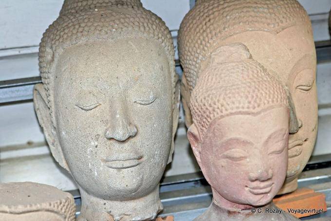 Heads with closed eyes, Phra Sri Rattana Mahathat Wat, Phitsanulok - Thailand