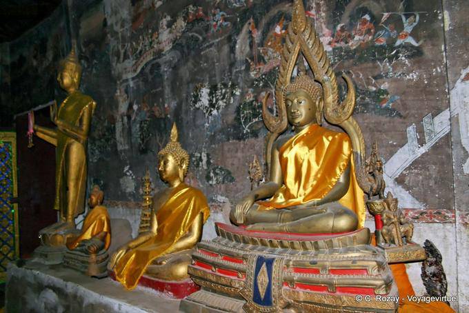 Wat Ratburana, Buddhas and ancient paintings degraded, Phitsanulok - Thailand