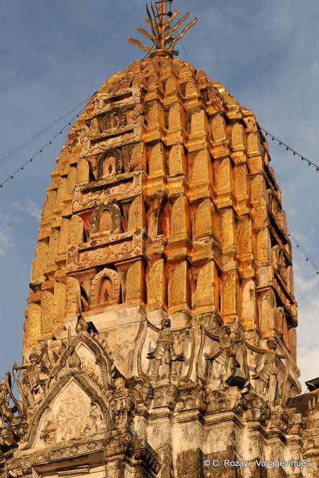 Top Khmer style prang, Wat Phra Si Rattana Mahathat, Phitsanulok - Thailand