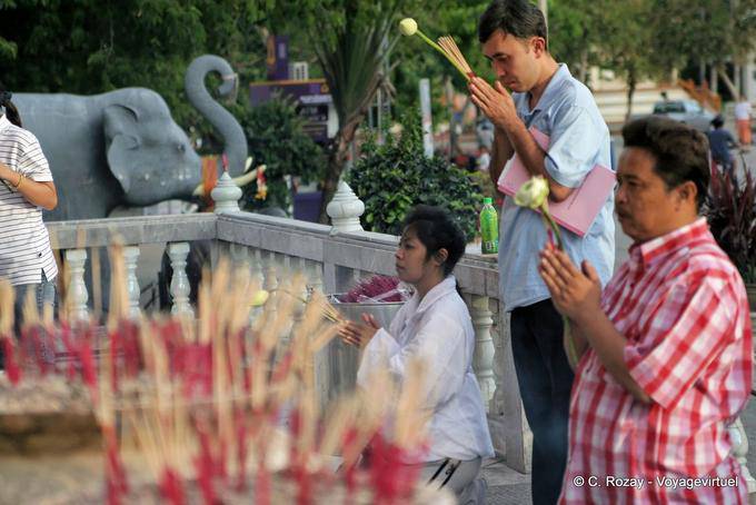 Thais praying at Wat Chalong in Phuket - Thailand