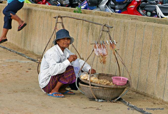 Street vendor with a balance, Patong, Phuket - Thailand