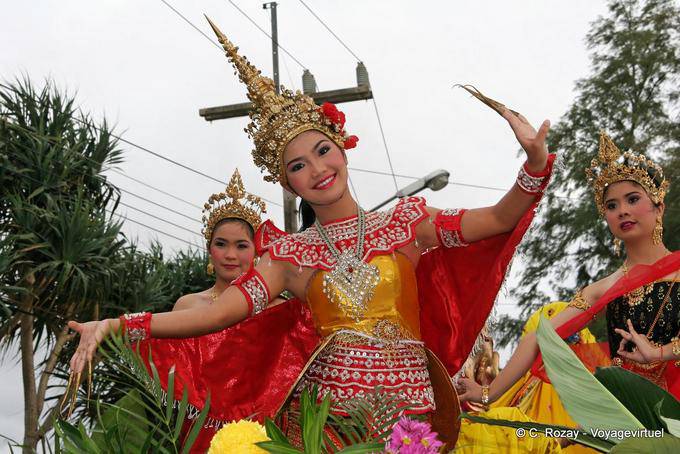 Dance of long nails, Festival Patong, Phuket - Thailand