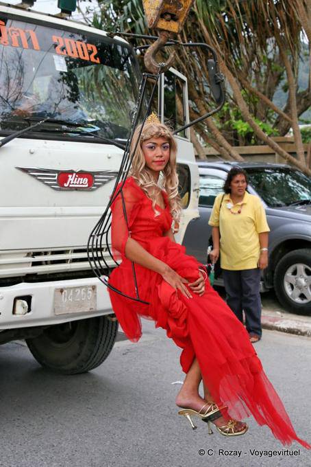 Improvised swing, Festival Patong, Phuket - Thailand