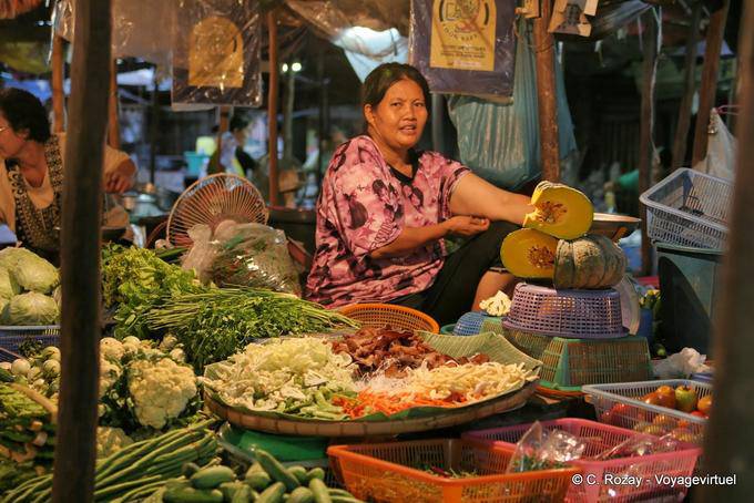 Pumpkin cutter on the market Sukhothai - Thailand