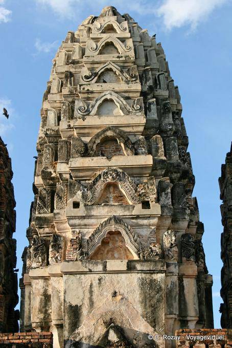 The Prang of medium (20 meters), Sri Sawai, Sukhothai - Thailand