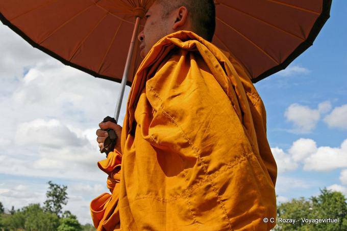 Monk with an umbrella, Sukhothai, Wat Mahathat - Thailand