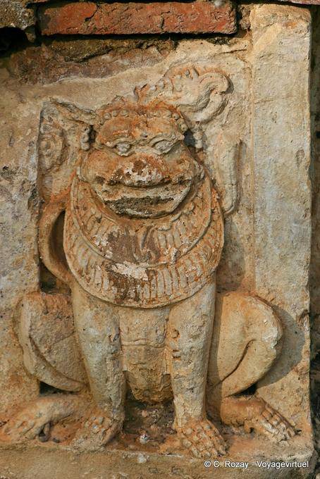 a bas-relief toad, Sukhothai, Wat Mahathat - Thailand