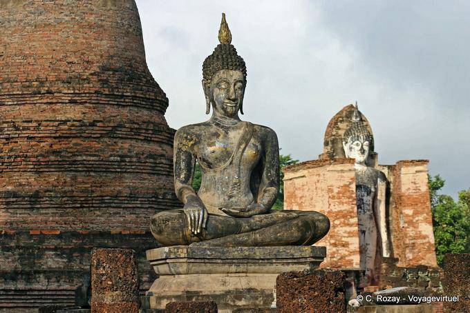 Buddha sitting in front of the Phra Attharot, Sukhothai, Wat Mahathat - Thailand