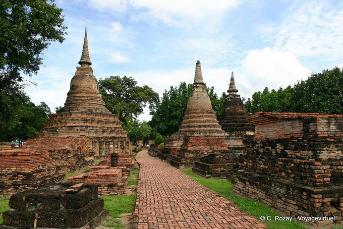 Path to chedis, Sukhothai, Wat Mahathat - Thailand