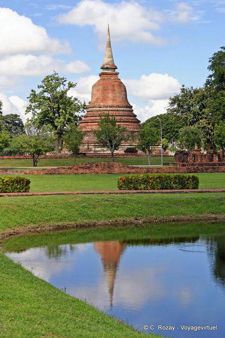 Bell-shaped chedi, Sukhothai, Wat Mahathat - Thailand