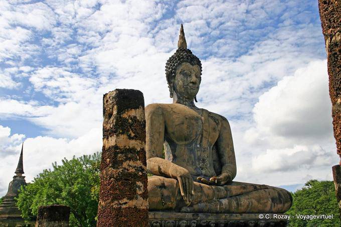 The large viharn, Sukhothai, Wat Mahathat - Thailand