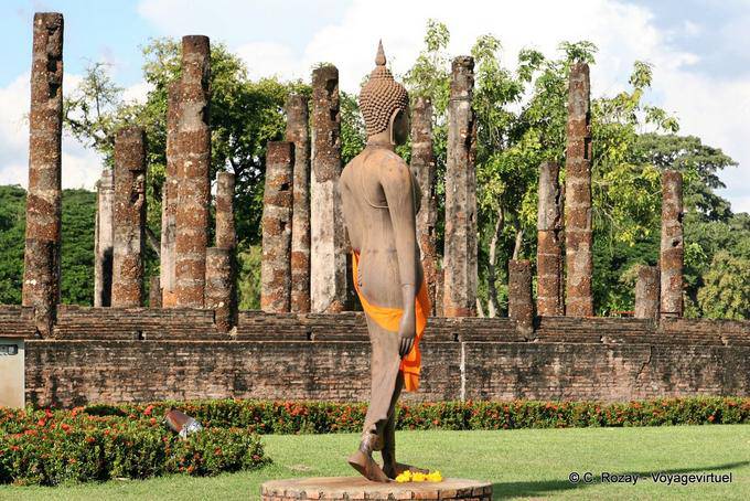 Buddha walking on the bottom of columns, Sukhothai, Wat Sa Si - Thailand