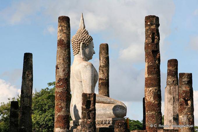 Remains of the viharn with broken columns, Sukhothai, Wat Sa Si - Thailand