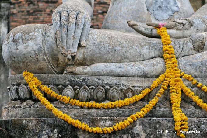 Buddha decorated with a crown, Sukhothai, Wat Sa Si - Thailand