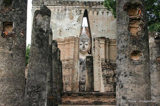 The temple of the Bodhi tree, Sukhothai, Wat Sri Chum - Thailand