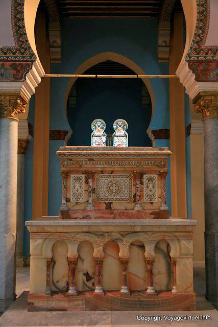 Carthage, Saint Louis Cathedral altar with the inscription 