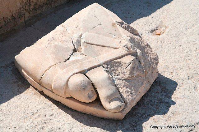 Carthage, archaeological site, marble giant toes - Tunisia