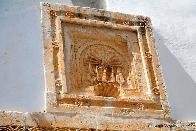 Hammamet, sculpture on top of a door, detail - Tunisia
