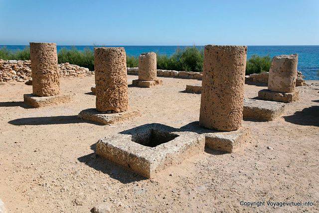 Kerkuane, remnants of the columns of the sanctuary - Tunisia