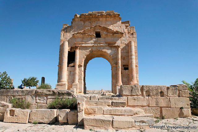 Maktar at the foot of the Arch of Trajan in the Forum entry - Tunisia
