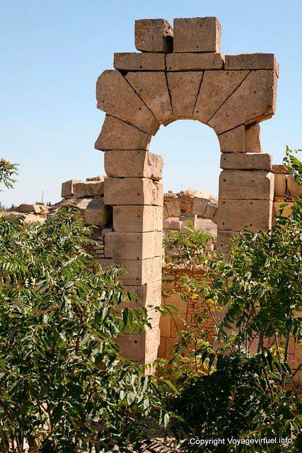 Mokhtar, basilica, building game - Tunisia