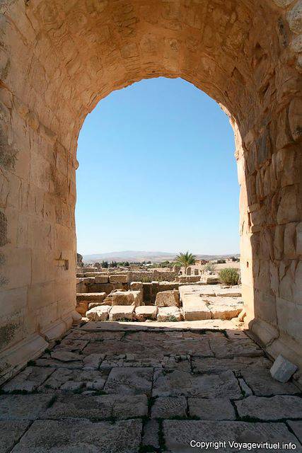 Makthar, Forum, archway - Tunisia