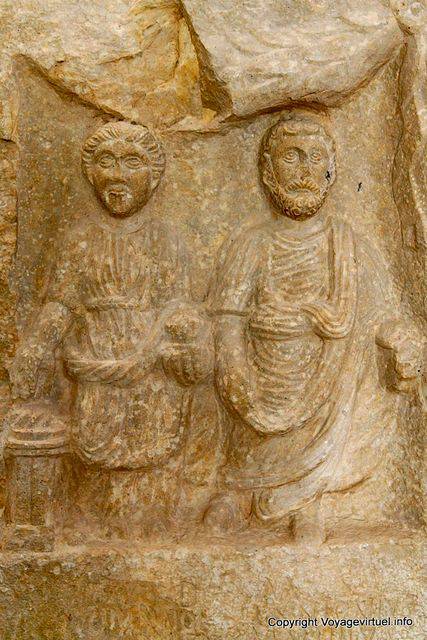 Maktar, stele representing a couple of Romans - Tunisia