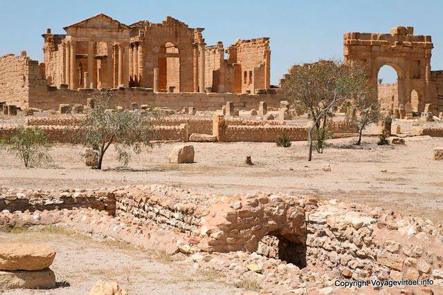 Sbeïtla view on the Capitol - Tunisia