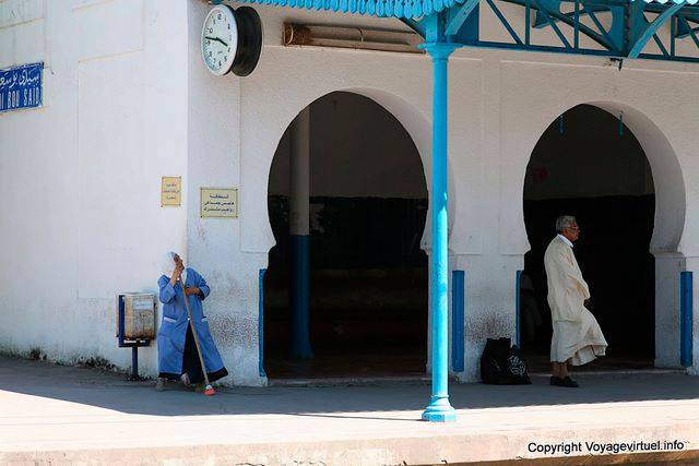 Sidi Bou Said, sweeper at the station - Tunisia